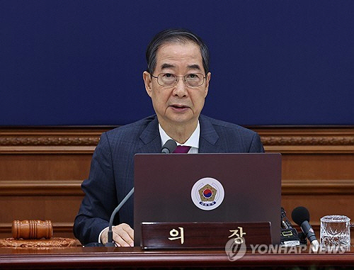 한덕수 대통령 권한대행 국무총리가 14일 정부서울청사에서 국무회의를 하고 있다. [대통령실통신사진기자단]